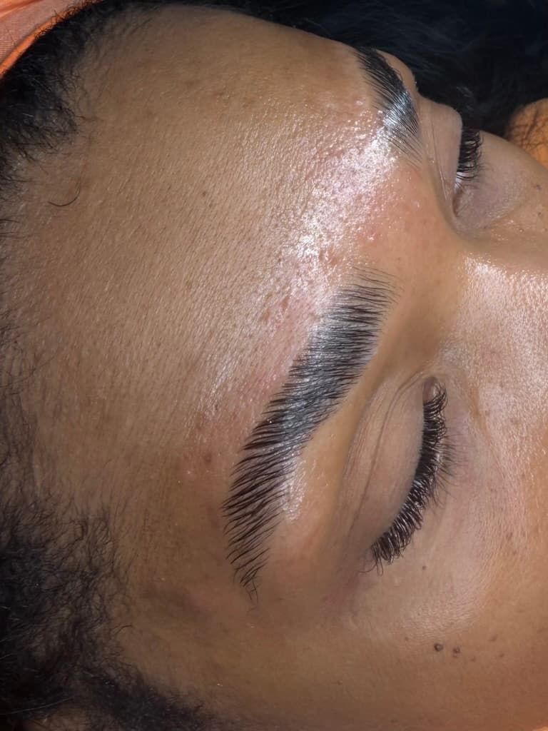 Brow lamination with brushed-up feathered brow hairs